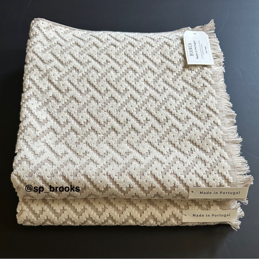 🎁2PC BIANCA Bath Towels - Geometric Tan and Cream
